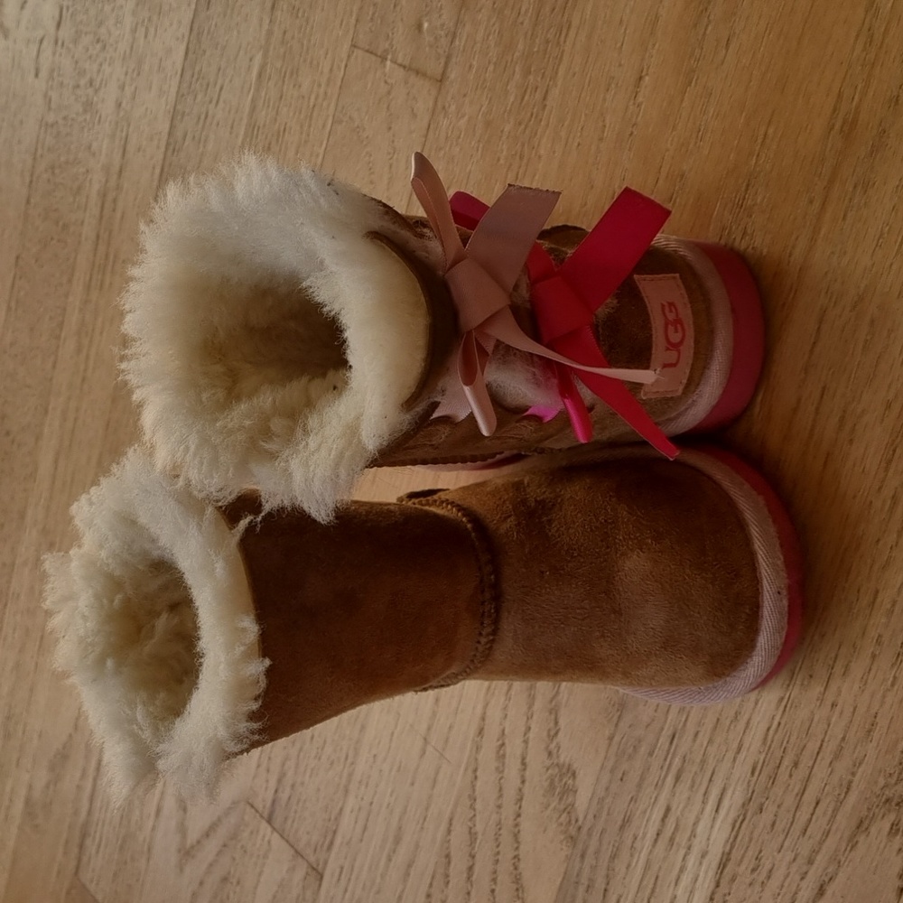 Ugg Bow Boots Size 8 Toddlers